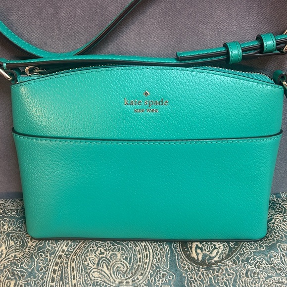 kate spade Handbags - NWOT Kate Spade crossbody